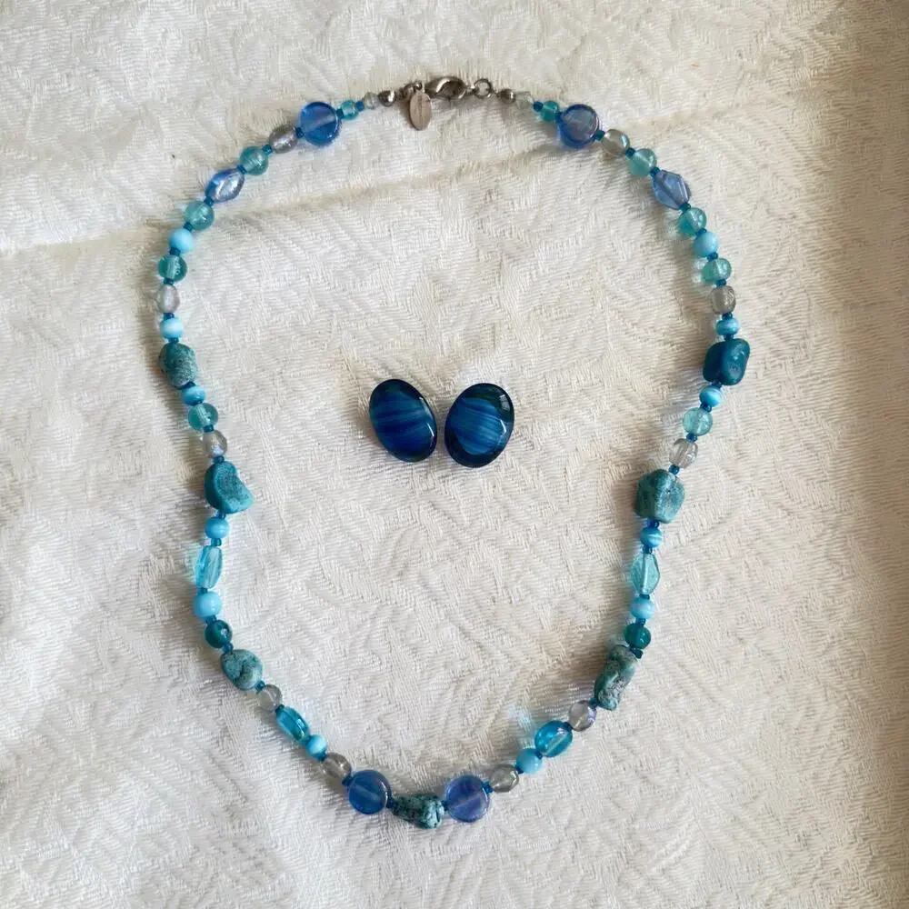 1990’s 18” Worthington Turquoise Glass Beaded Necklace & Blue Clip Earrings Set